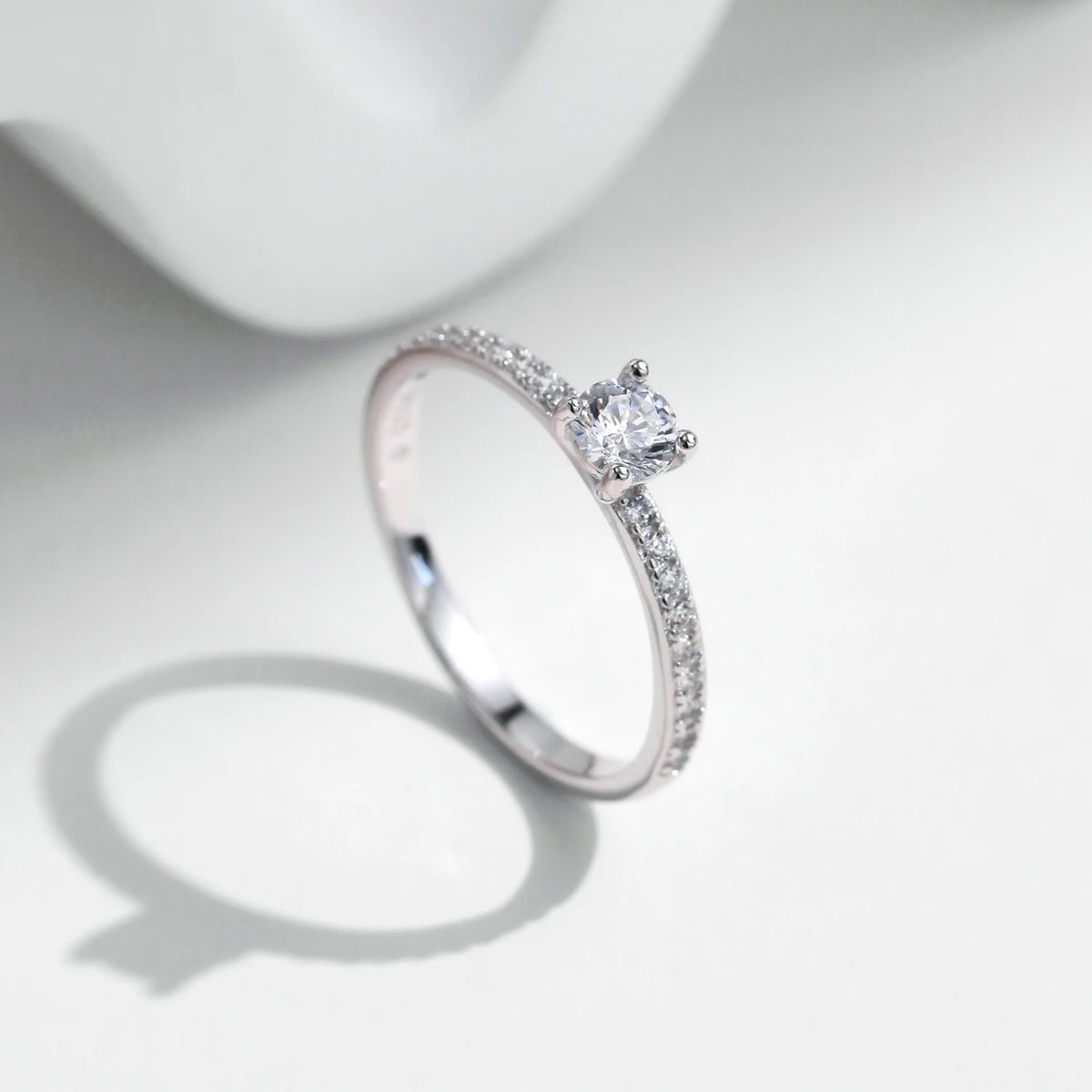 Anillo Leonor de Moissanita