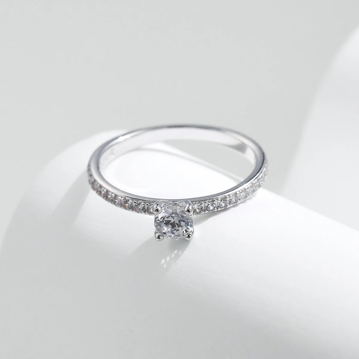 Anillo Leonor de Moissanita
